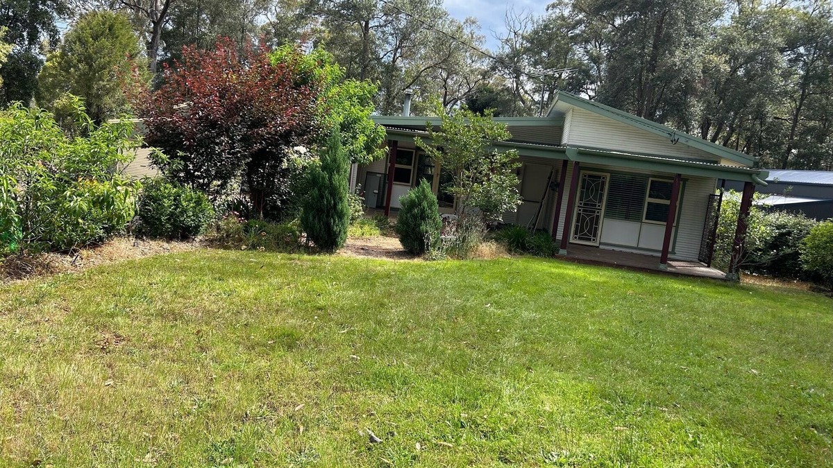 Sydney House | Peaceful mountains cottage stay. 5min drive to Springwood town and train line.
