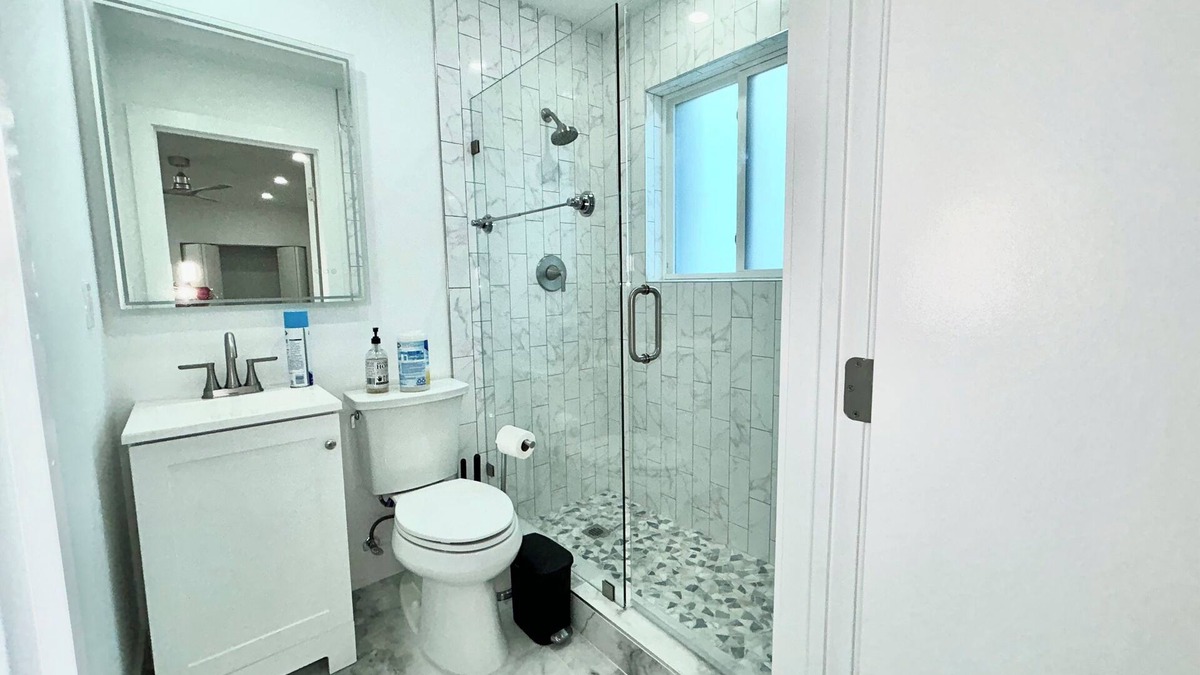 Davie Apartment | Peaceful Oasis. Room with a kitchenette for 1 person only