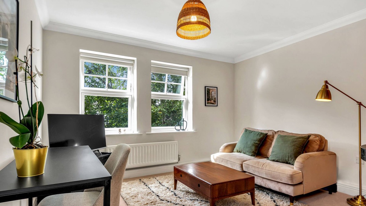 Summertown Apartment | Peaceful One Bed Apartment in Summertown with Garden & Parking