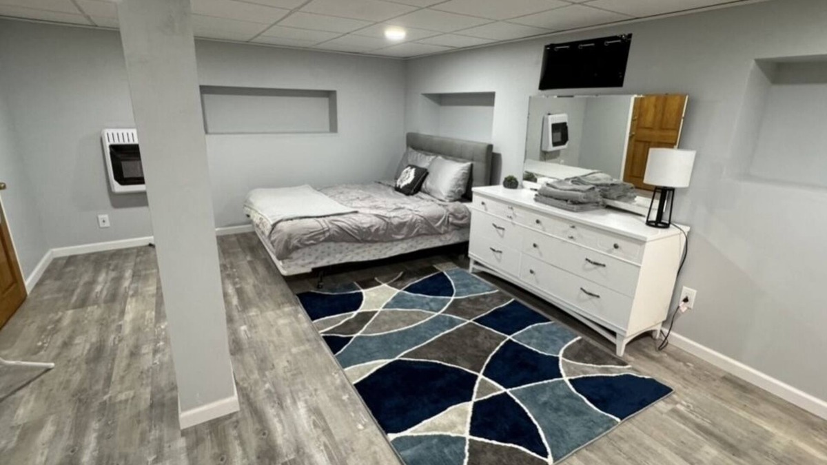 Buffalo House | Peaceful one bedroom in university district