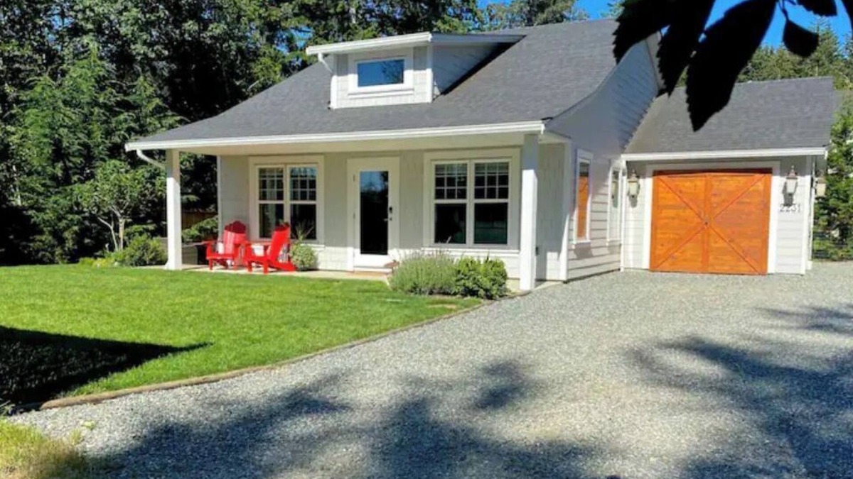 Courtenay House | Peaceful Parkside Cottage