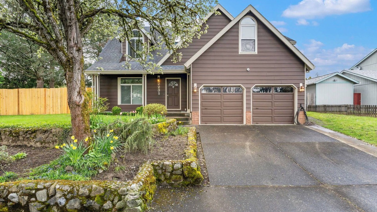 Troutdale House | Peaceful Parkside Pad - Game Room