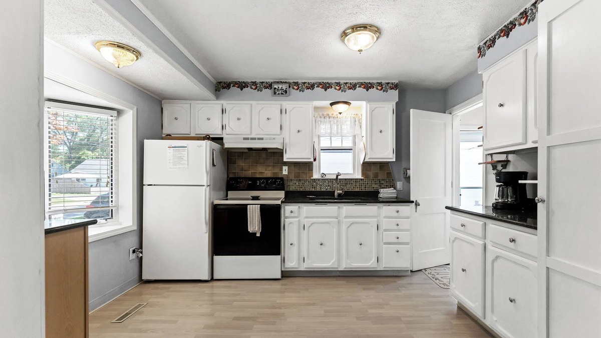 Lakeside House | Peaceful Pastel - Cheerful Cottage Close to Pere Marquette and Muskegon Lake - Pet Friendly