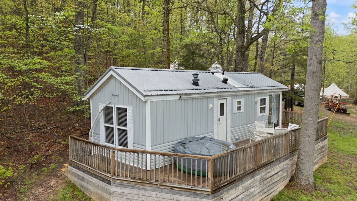 Stanton Cabin | PEACEFUL PASTURE CABIN WITH OPEN VIEWS OF HORSE-FIELD AND HOT-TUB