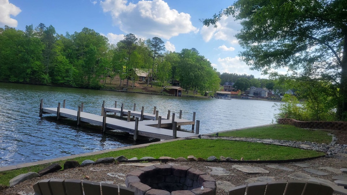 Cross Hill Cottage | Peaceful Pet Friendly 3BR 2BA Cottage w/dock!