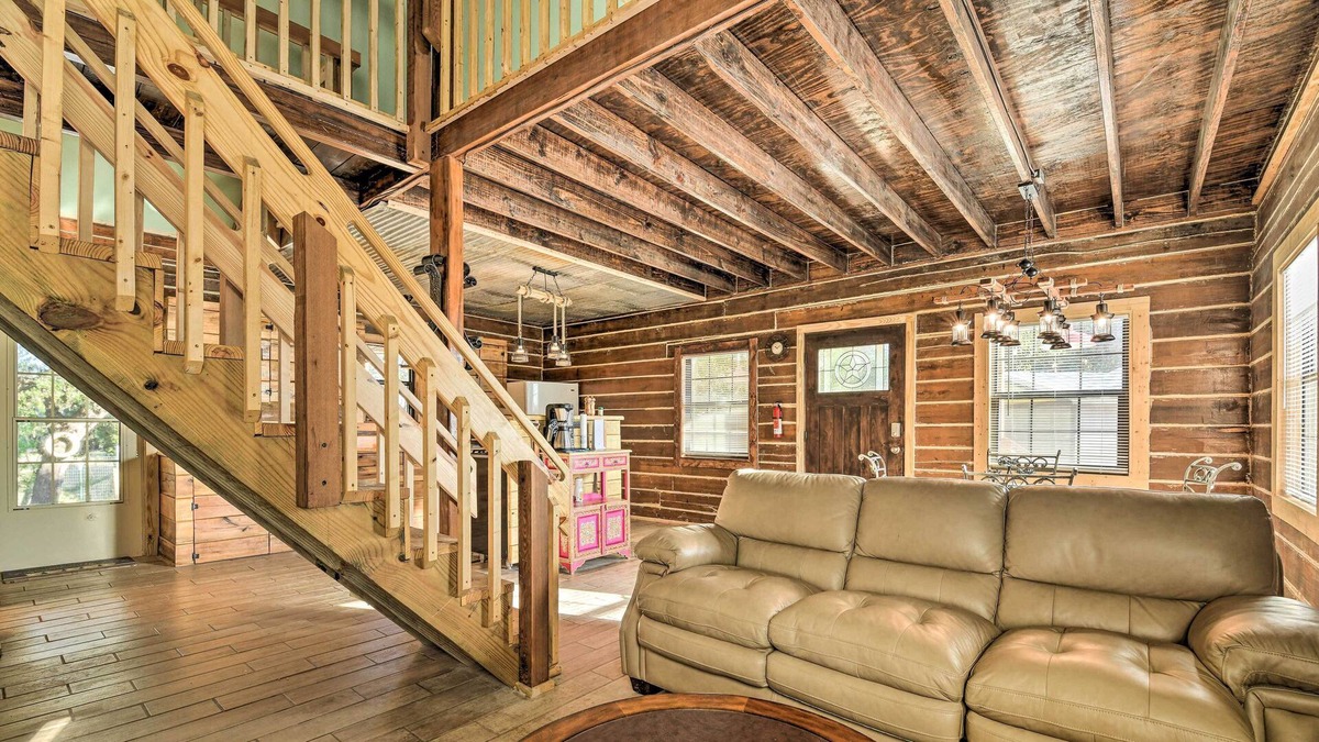 Robstown Cabin | Peaceful Pet-Friendly Cabin on Nueces River!