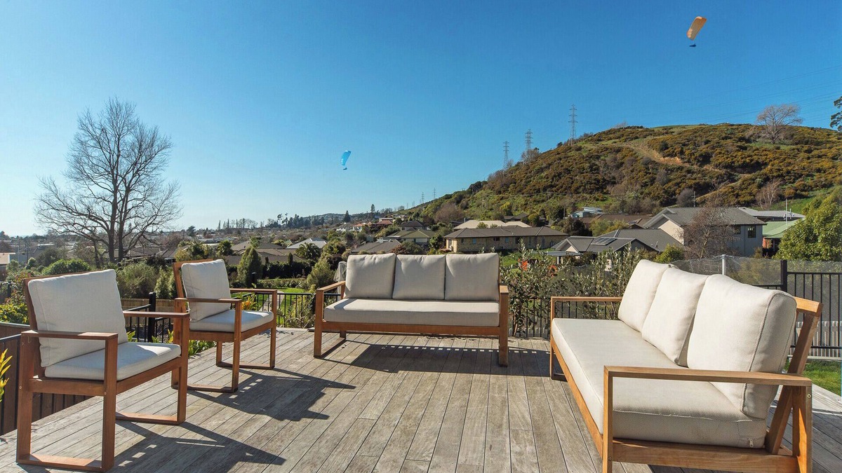 Stoke House | Peaceful Piwakawaka - Elegant Escape with Spacious Deck and Serene Surroundings