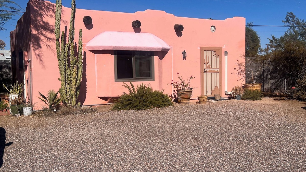 Apache Junction Cottage | Peaceful Private 1-bedroom Casita in Mesa. AC, W&D, Private Parking & more!