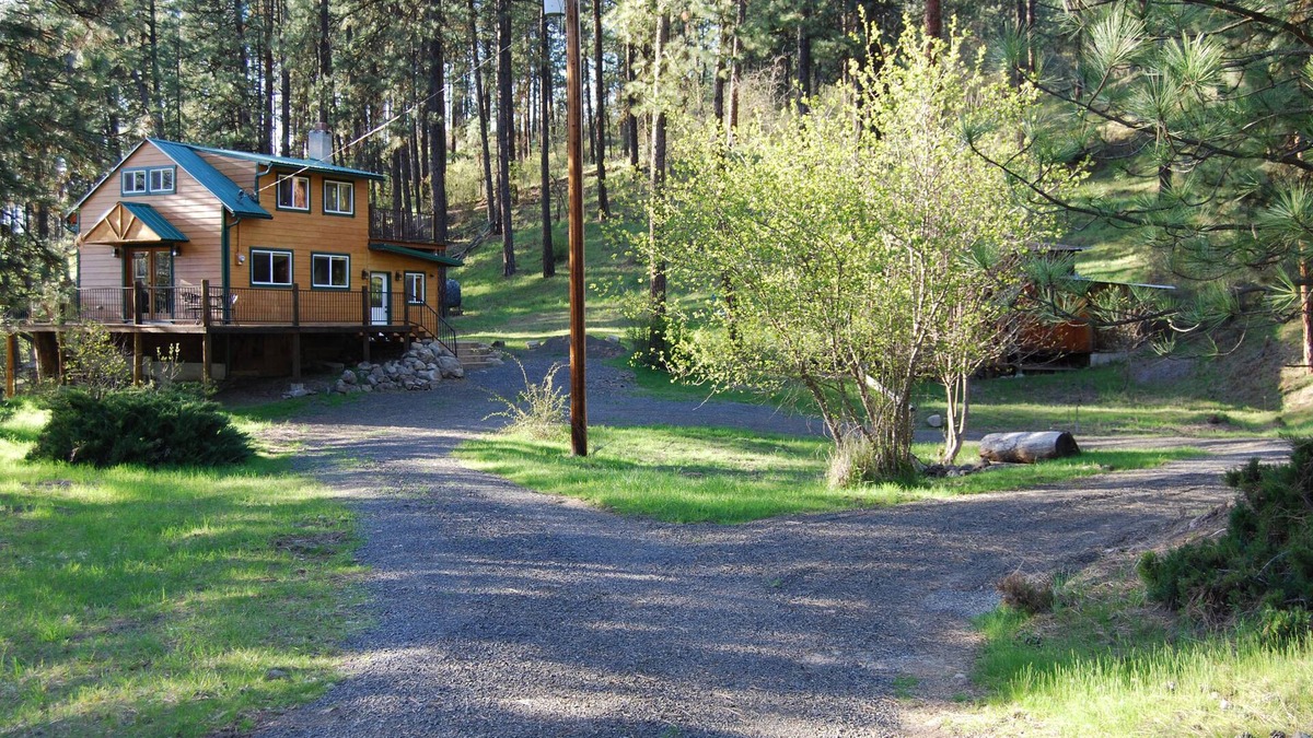 Ahsahka Cabin | Peaceful, Private Cabin overlooking the Clearwater River. Dbl occ rates