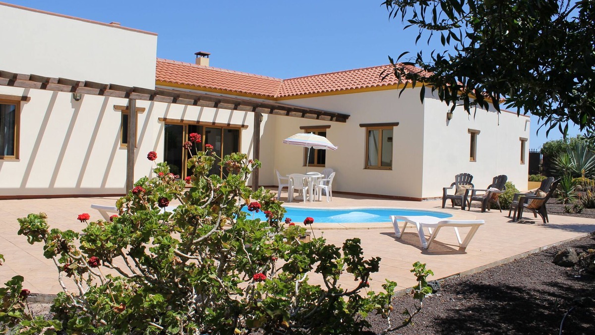 Villaverde Villa | Peaceful & Private villa in 8 people in Fuert village with heated pool and WiFi.