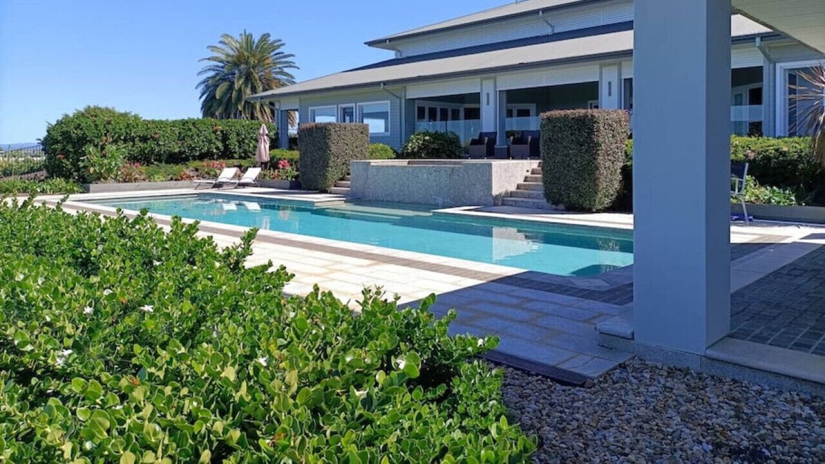 Terranora Condo | Peaceful & Private with amazing 360 VIEWS- 4 Acre Estate -15m pool