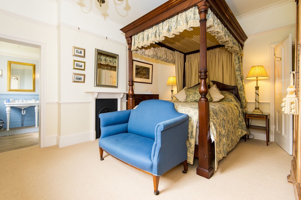 Ross-on-Wye Apartment | Peaceful Quality 2 bedroom/2 bathroom Country House Apartment:beautiful garden