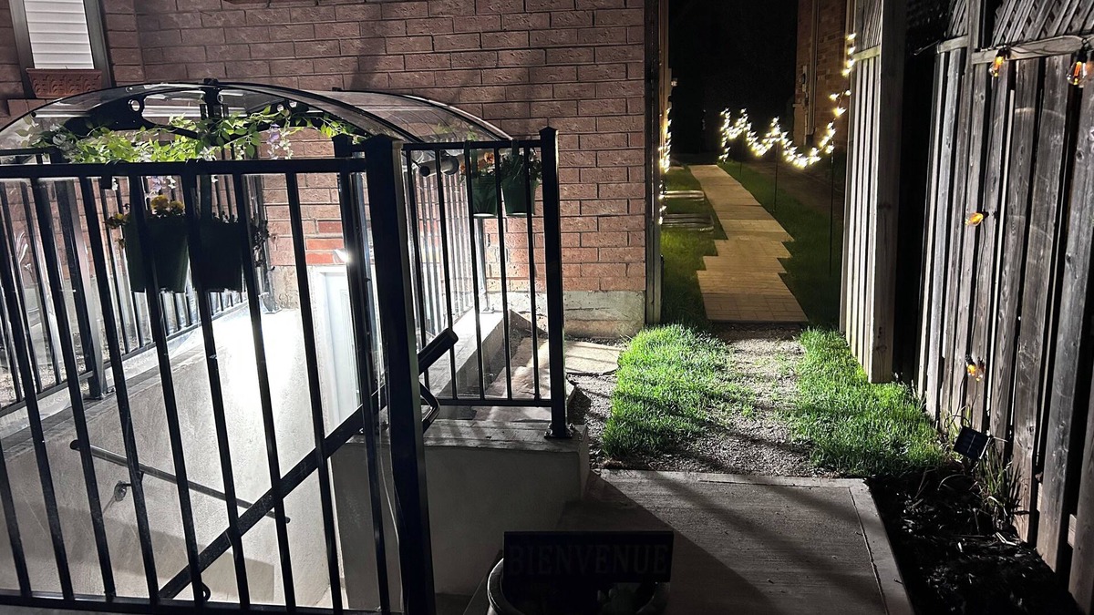 West Oak Trails Apartment | Peaceful, quiet 2 bedroom apartment in marvelous Oakville with WiFi. Long term.