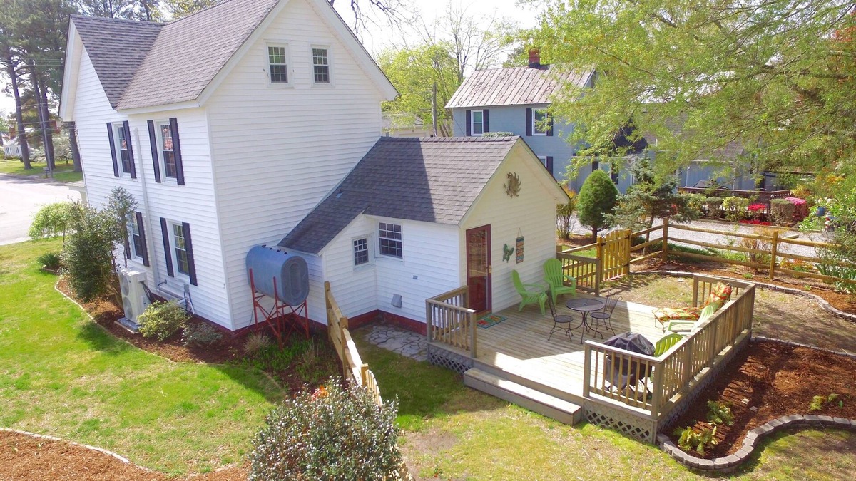 Urbanna House | Peaceful-Relaxing-Charming 1914 home-quaint town- fish-boat-bike-New listing