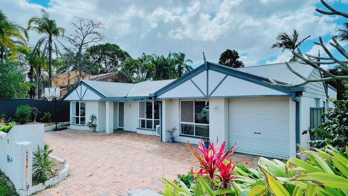 Hillcrest House | Peaceful, Relaxing Getaway 5 Bedroom House With Spa