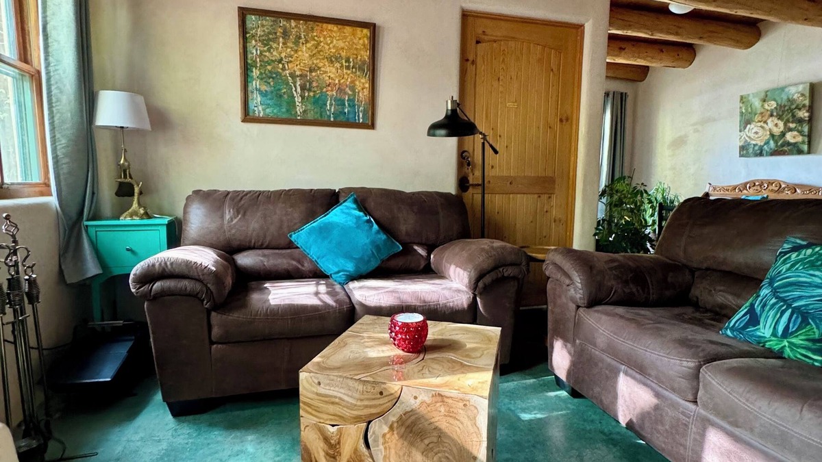 Taos House | Peaceful/Relaxing. Walking distance to the Taos Plaza, side-walks all the way.