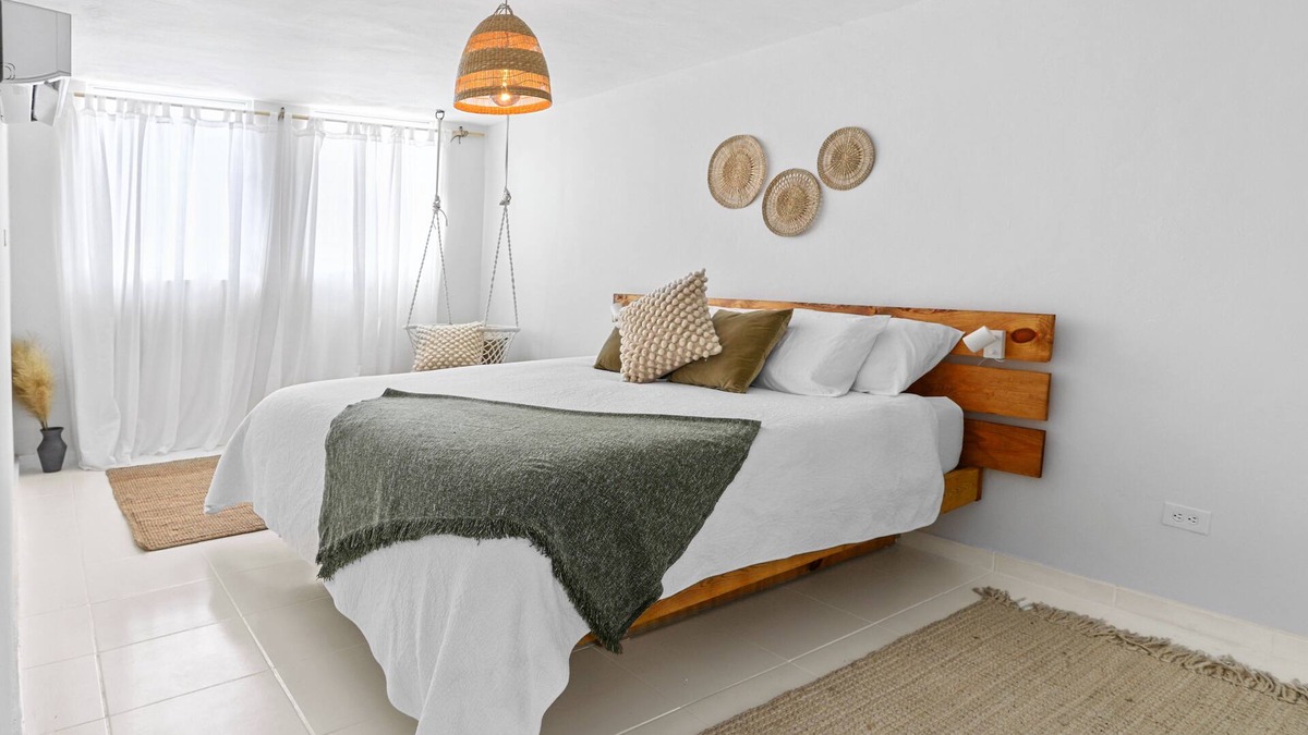 Machos Apartment | Peaceful Remodeled Studio, Minutes To Ferry & Beach