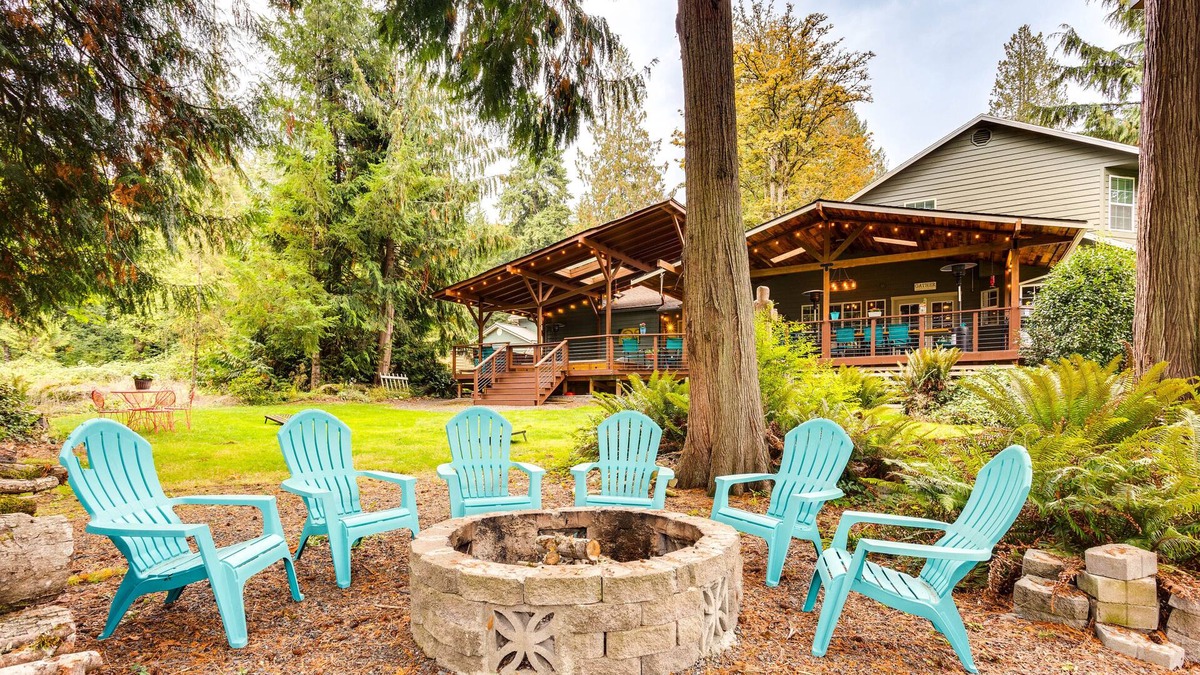 Maple Heights-Lake Desire House | Peaceful Renton Retreat w/Hot Tub Access!