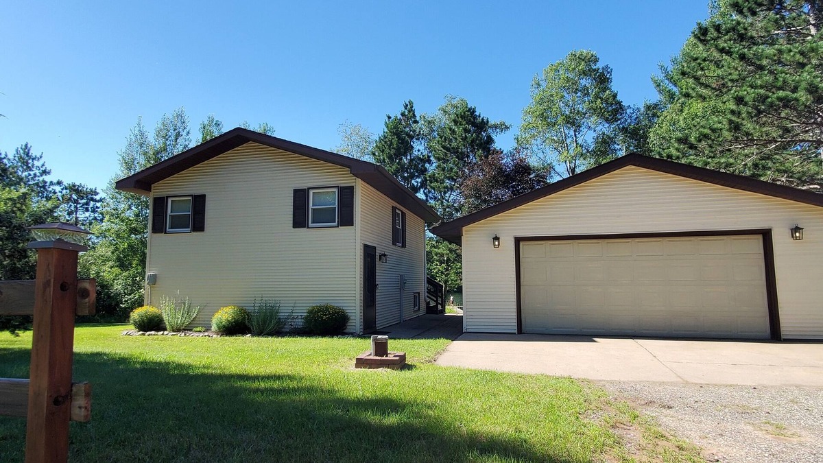 Wisconsin Dells House | Peaceful retreat on Fawn Lake, local Winery, & minutes from the Dells!