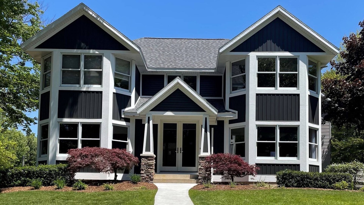 West Olive House | Peaceful Retreat 4 acres 8 BR 3.5 baths 4500 sq. ft. 10% off last min. bookings.