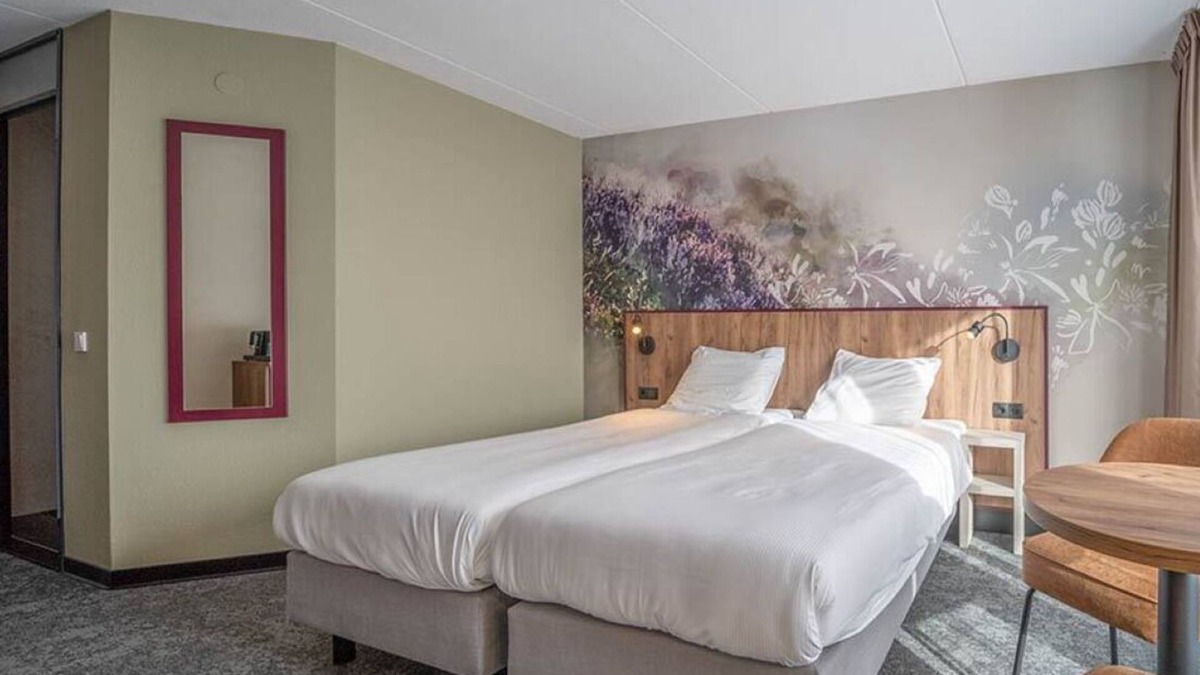 Zeegse Hotel | Peaceful Retreat: Cycling, Nature Trails, Sauna and Indoor Pool - 2 Units