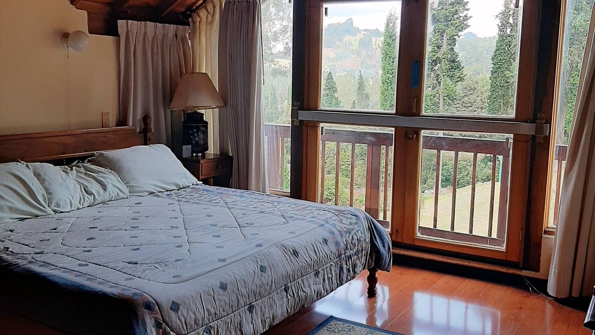 Cajica House | Peaceful Retreat in Cajicá-close to Bogotá, with tree house and children's park!