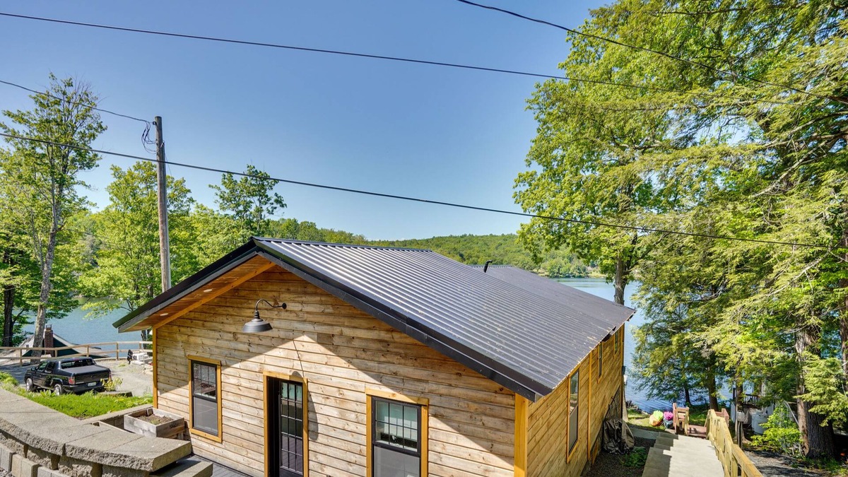 Averill Park Cottage | Peaceful Retreat on Burden Lake w/ Deck & Kayaks!
