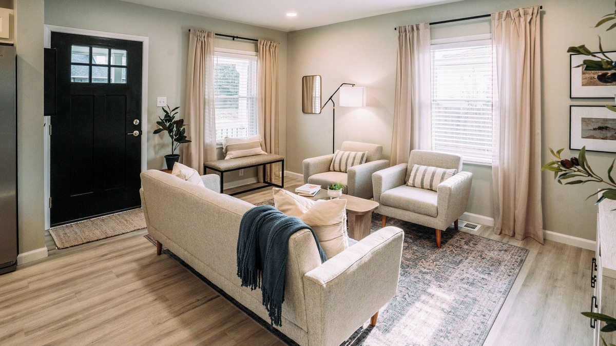 Evansville House | Peaceful Retreat w/Backyard-3BR-Free Parking