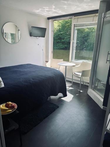 Oostelijke Eilanden en Kadijken Bed & Breakfast | Peaceful room on a houseboat in the city centre