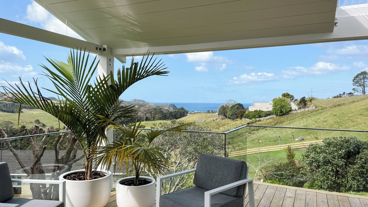 Mahurangi West House | Peaceful Rural 1-Bedroom Cottage with Ocean Views