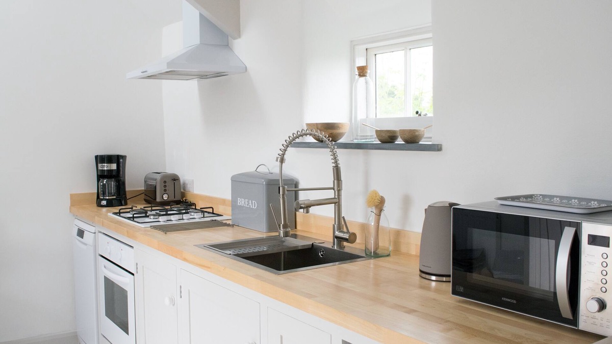 Penzance House | Peaceful rural retreat - w/Parking - close to Mousehole Beaches & Restaurants