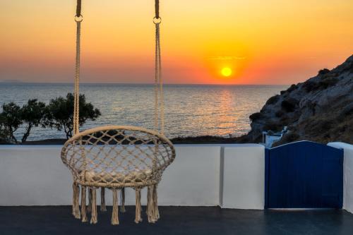 Kamari House | Peaceful Seafront Retreat in Santorini -Sonus Mare Beach Houses
