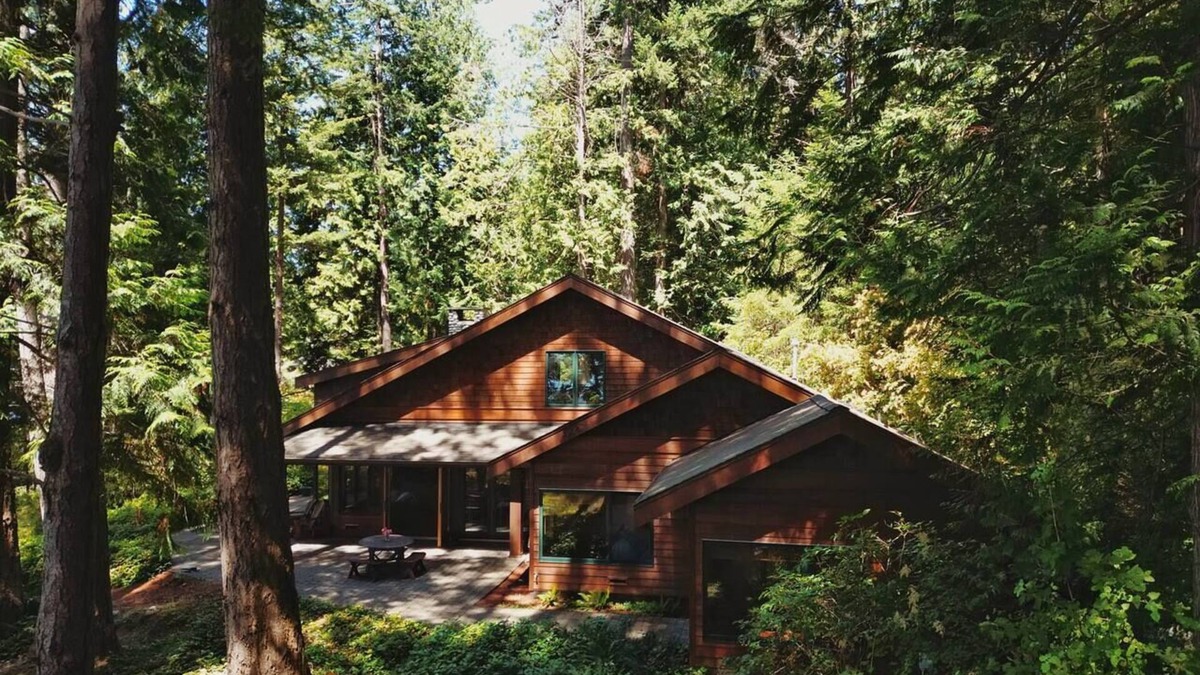 Lummi Island House | Peaceful Seaside-Woodland Escape