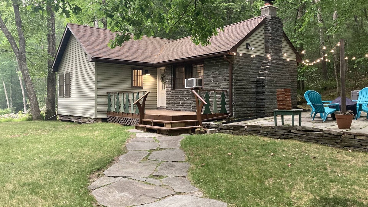 Tafton Cottage | Peaceful Seasonal Wooded Nature Cottage close to everything