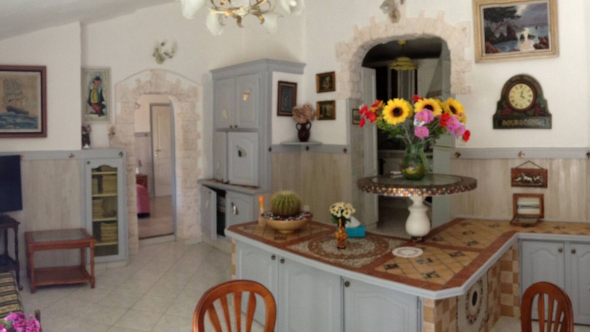 Aubagne House | Peaceful setting at the foot of the Garlaban