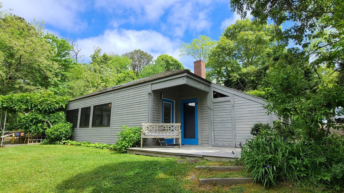 Wellfleet House | Peaceful & Spacious 2BD Retreat-A/C, Lovely Grounds, Enclosed Patio, Outdoor Shower