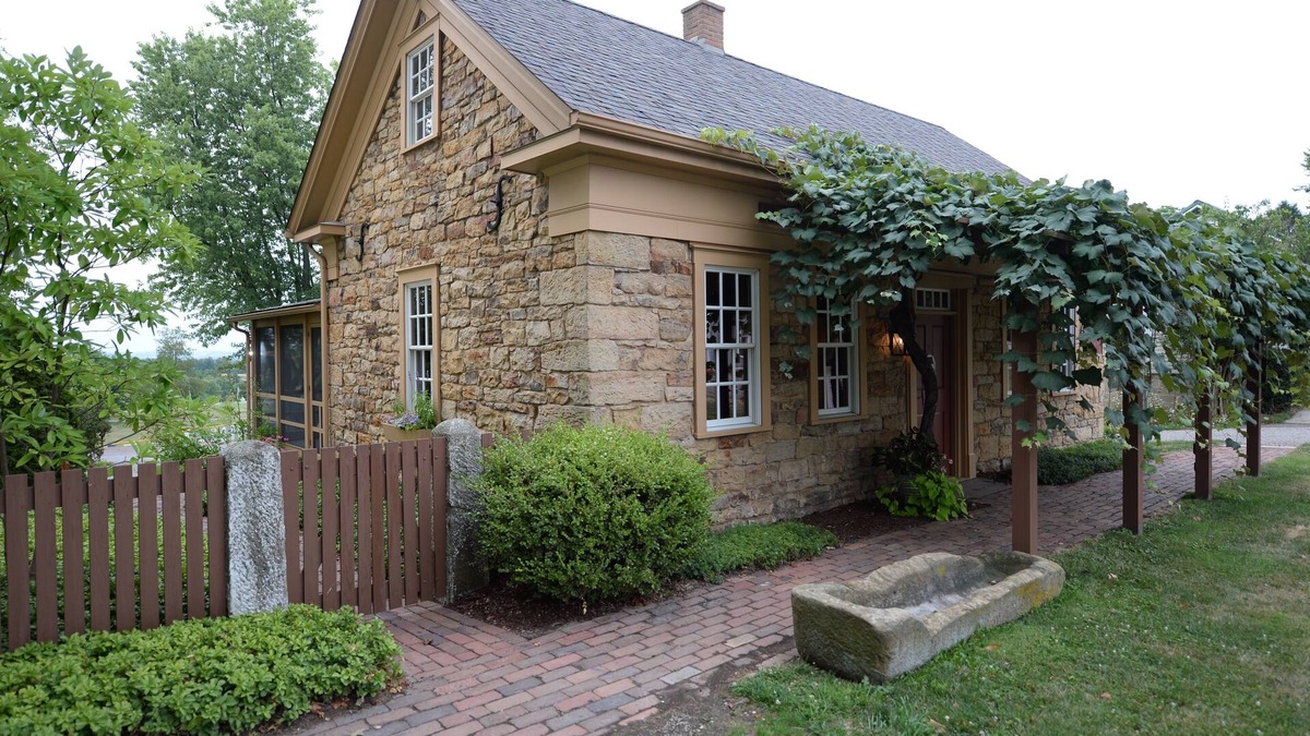 Winesburg Cottage | Peaceful, Spacious, Historic Stone Cottage Getaway