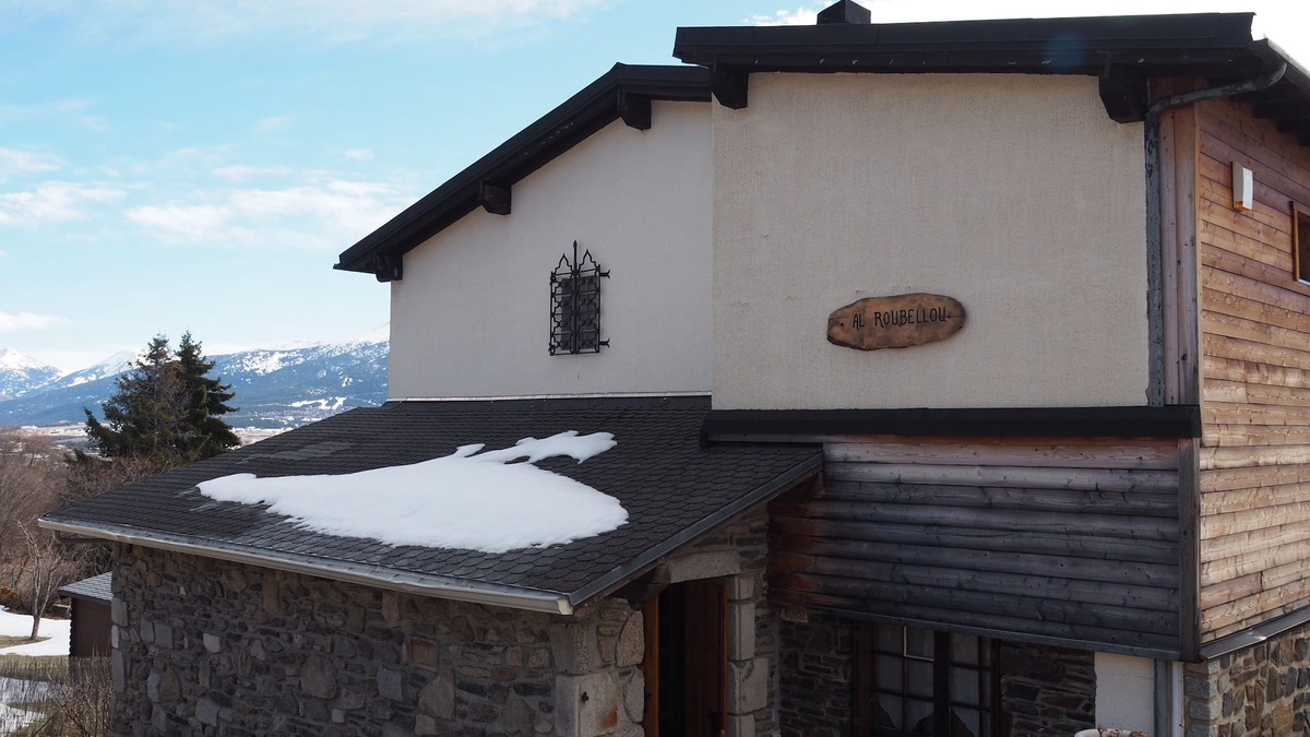 Egat Ski Chalet | Peaceful stay in the heart of a mountain village, with views of the Pyrenees.
