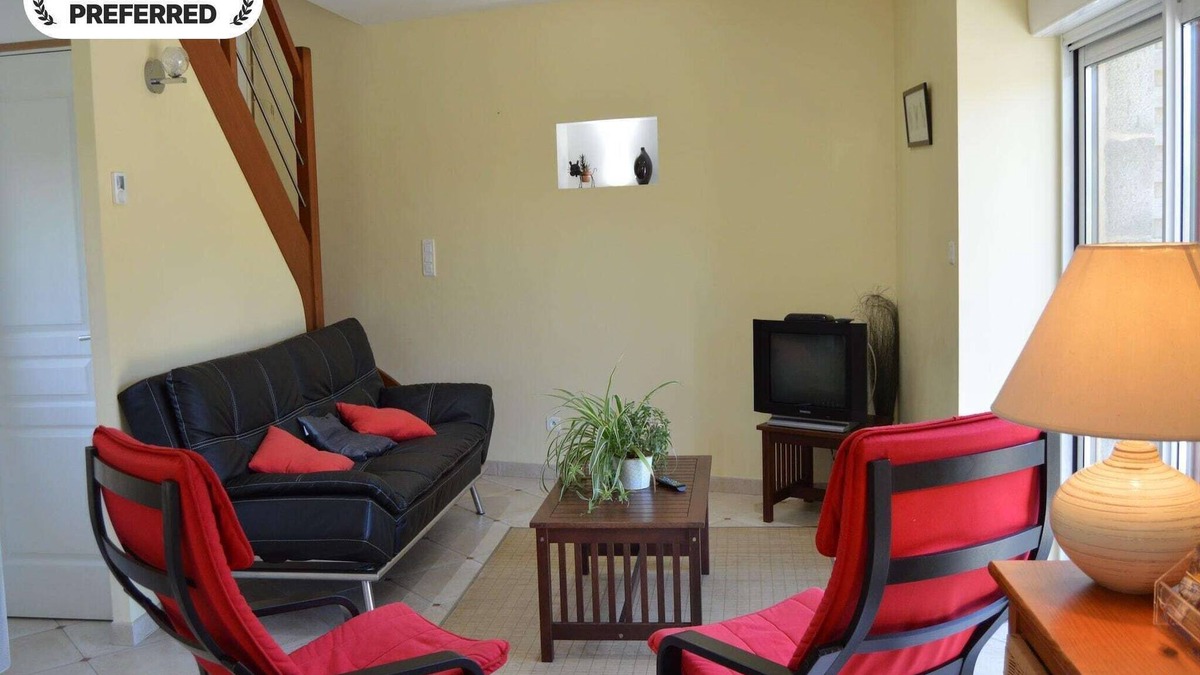 Isigny-le-Buat Cottage | Peaceful Stay near Lake