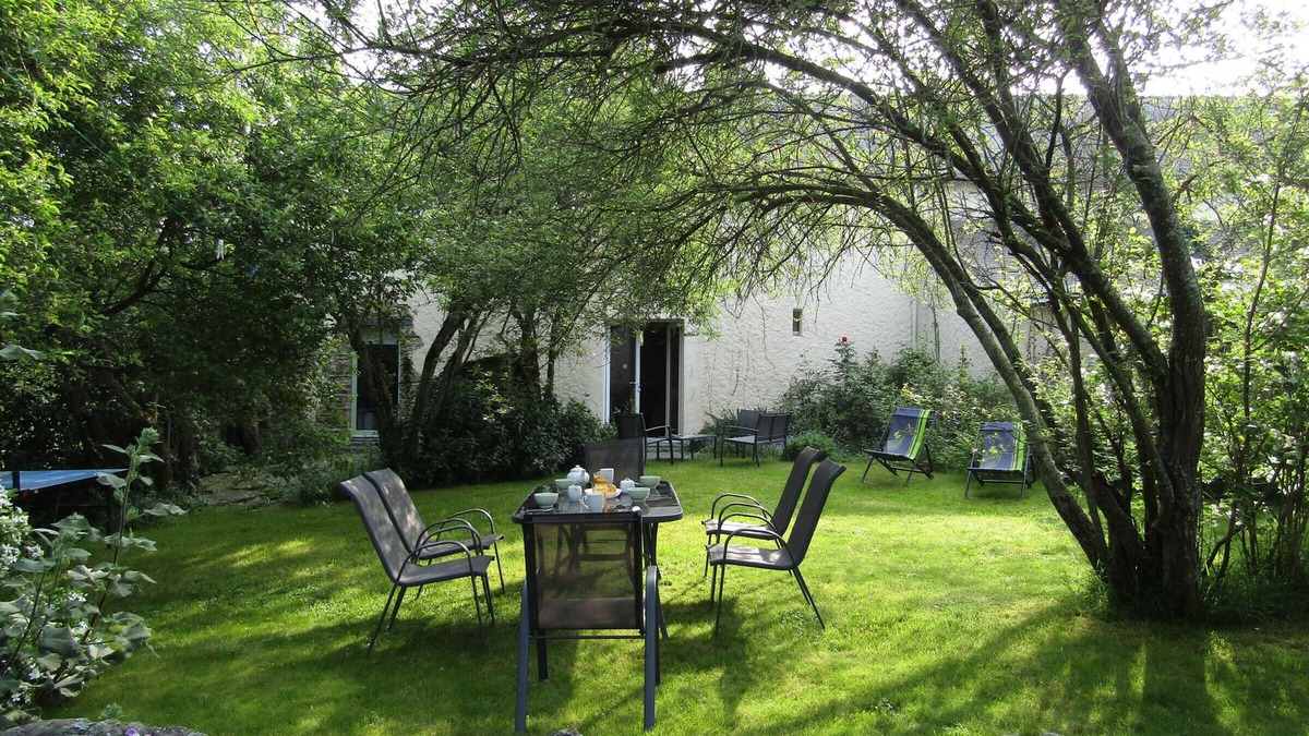 Saffre Cottage | Peaceful Stone Cottage with Garden, Near Lakes & Nantes