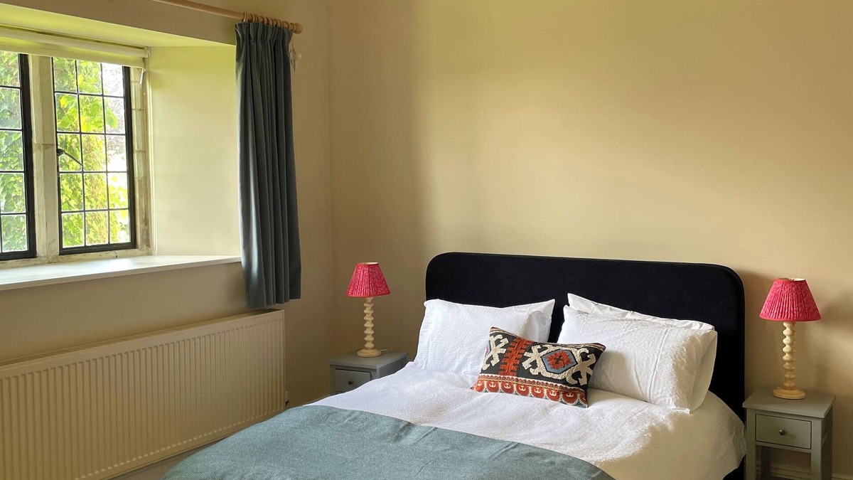 Cheltenham Apartment | Peaceful Studio in the middle of the Cotswold Countryside. Perfect Getaway.