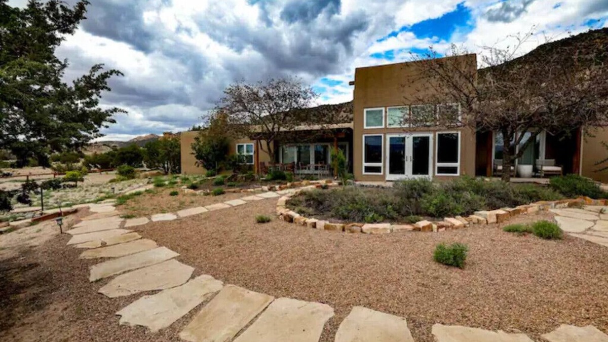Ojo Caliente Apartment | Peaceful Suite in Desert Inn-Santa Clara King Room