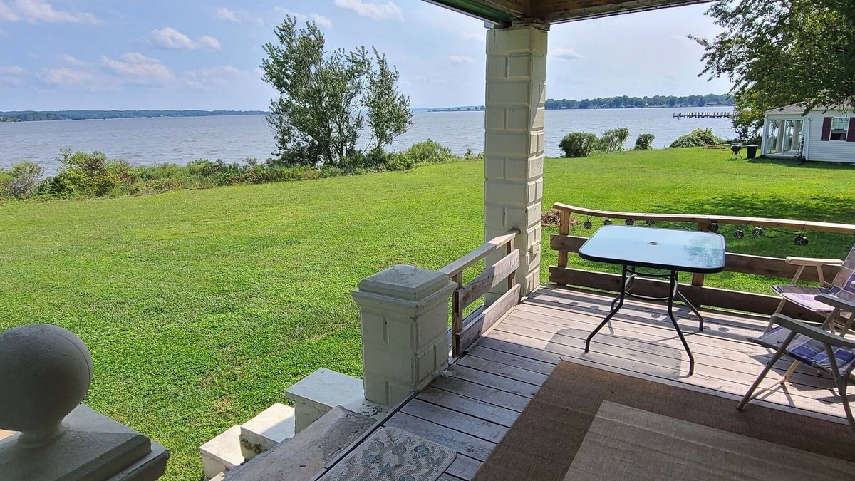 Benedict Cottage | Peaceful Suite on the Water "Osprey." Sunrise over the river from your porch.