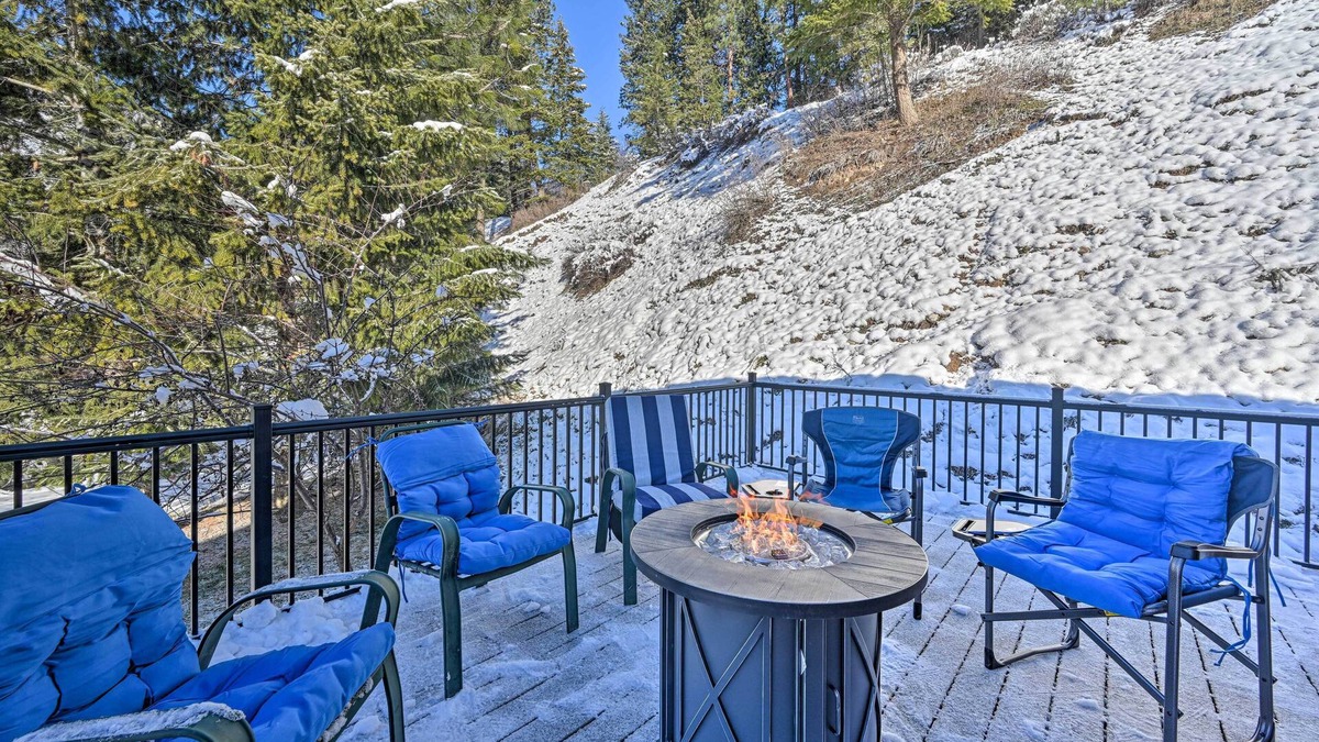 Superior House | Peaceful Superior Home w/Fire Pit & Mtn View