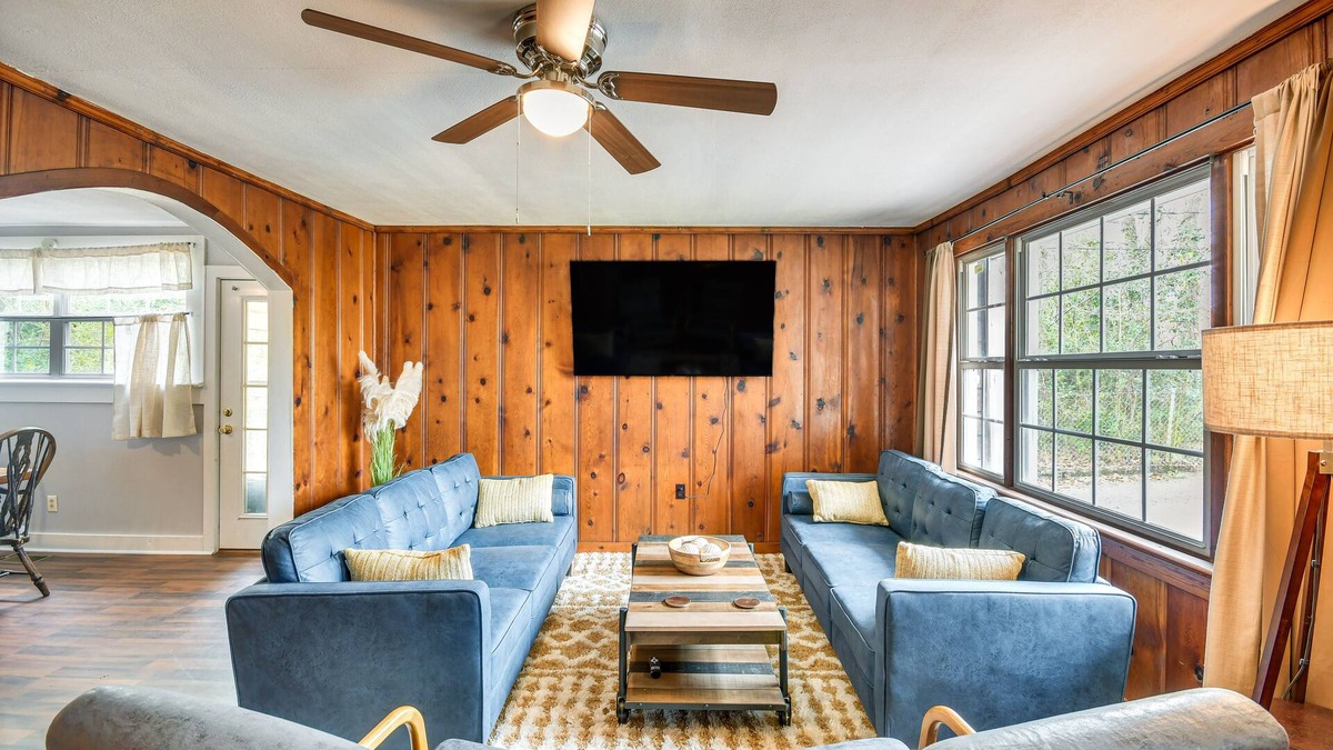 East Tallassee Cottage | Peaceful Tallassee Cottage on 2 Acres!