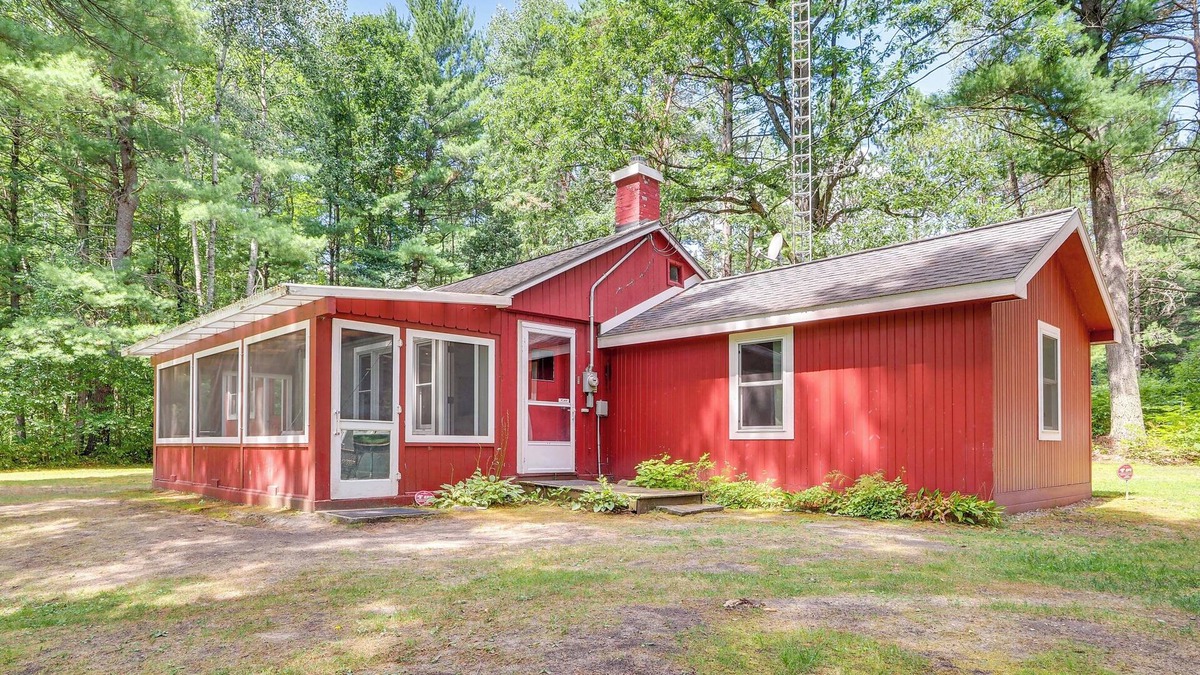 Mayfield Cabin | Peaceful Traverse City Cabin ~ 16 Mi to Dtwn!