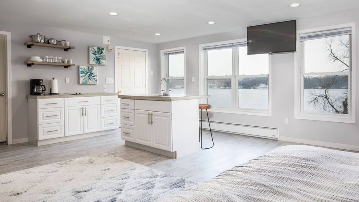 East Irondequoit Apartment | Peaceful updated Studio overlooking Irondequoit Bay