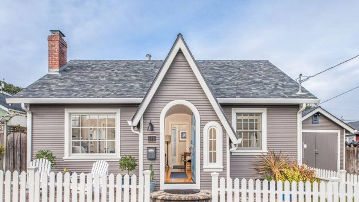 Pacific Grove Cottage | Peaceful, Updated Cottage. Walk to Town & Beach. 2 Aquarium Guest Passes.