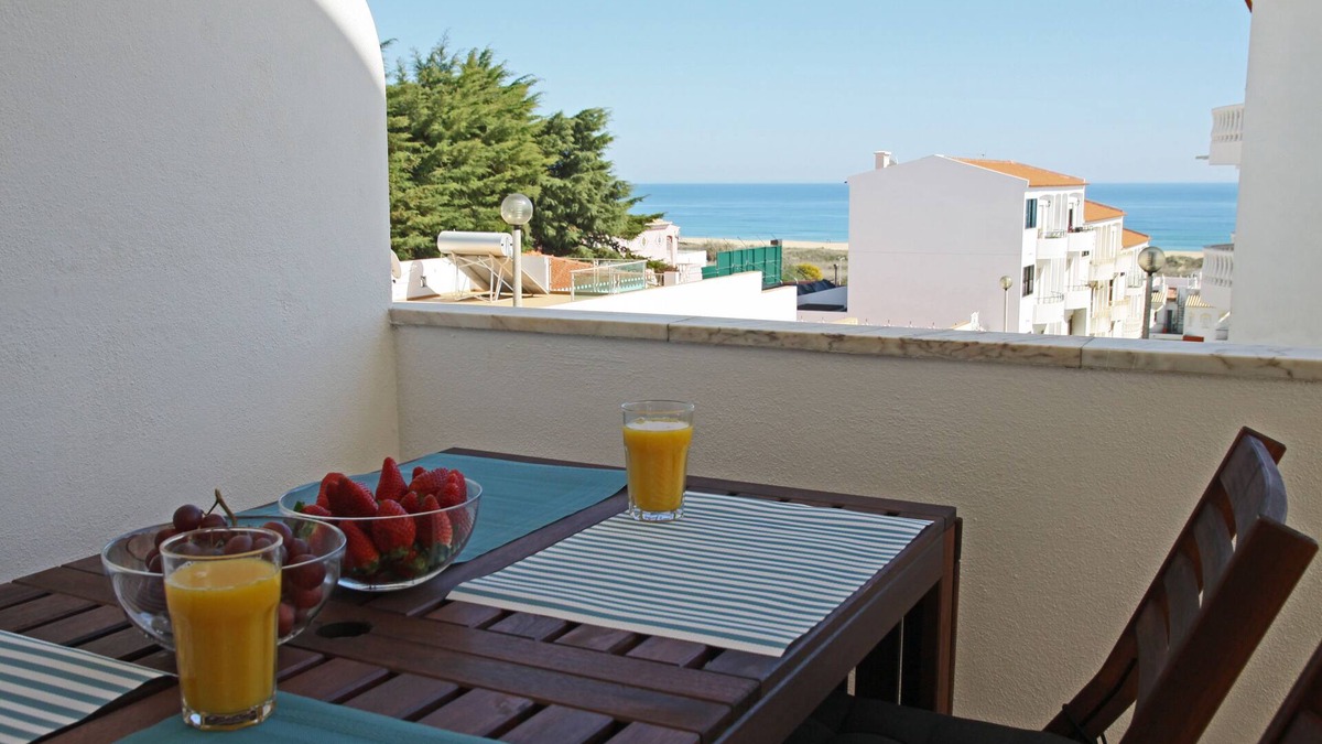 Meia Praia Apartment | Peaceful vacation apartment, 200 m from beach, balcony with sea view, by Lagos