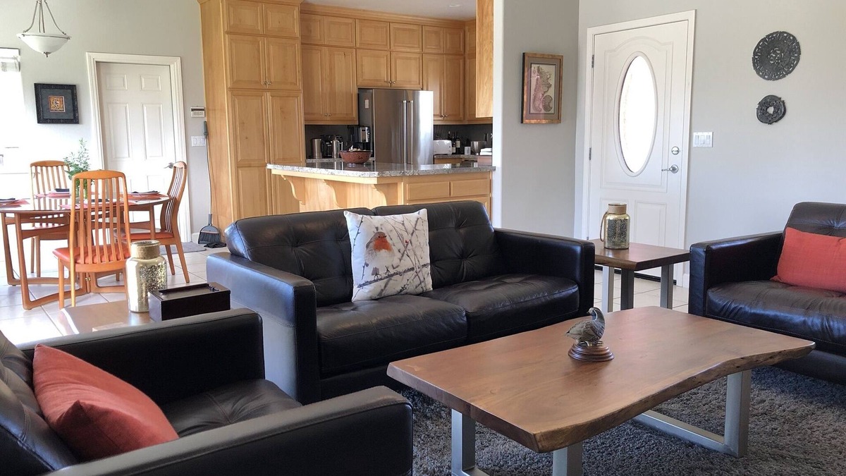 Paso Robles House | Peaceful Vineyard Escape, 2 Master Suites, Stunning Views & Authentic Pizza Oven